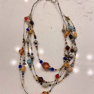 GRADUATED LAYER STONE NECKLACE.